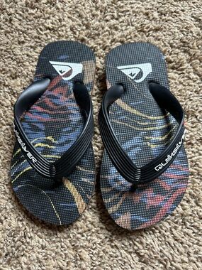 Quiksilver Black Tropical Print toddler Flip Flops kids boys size 10 NEW